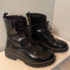 Bench Ryker combat boots, black, women’s size 9